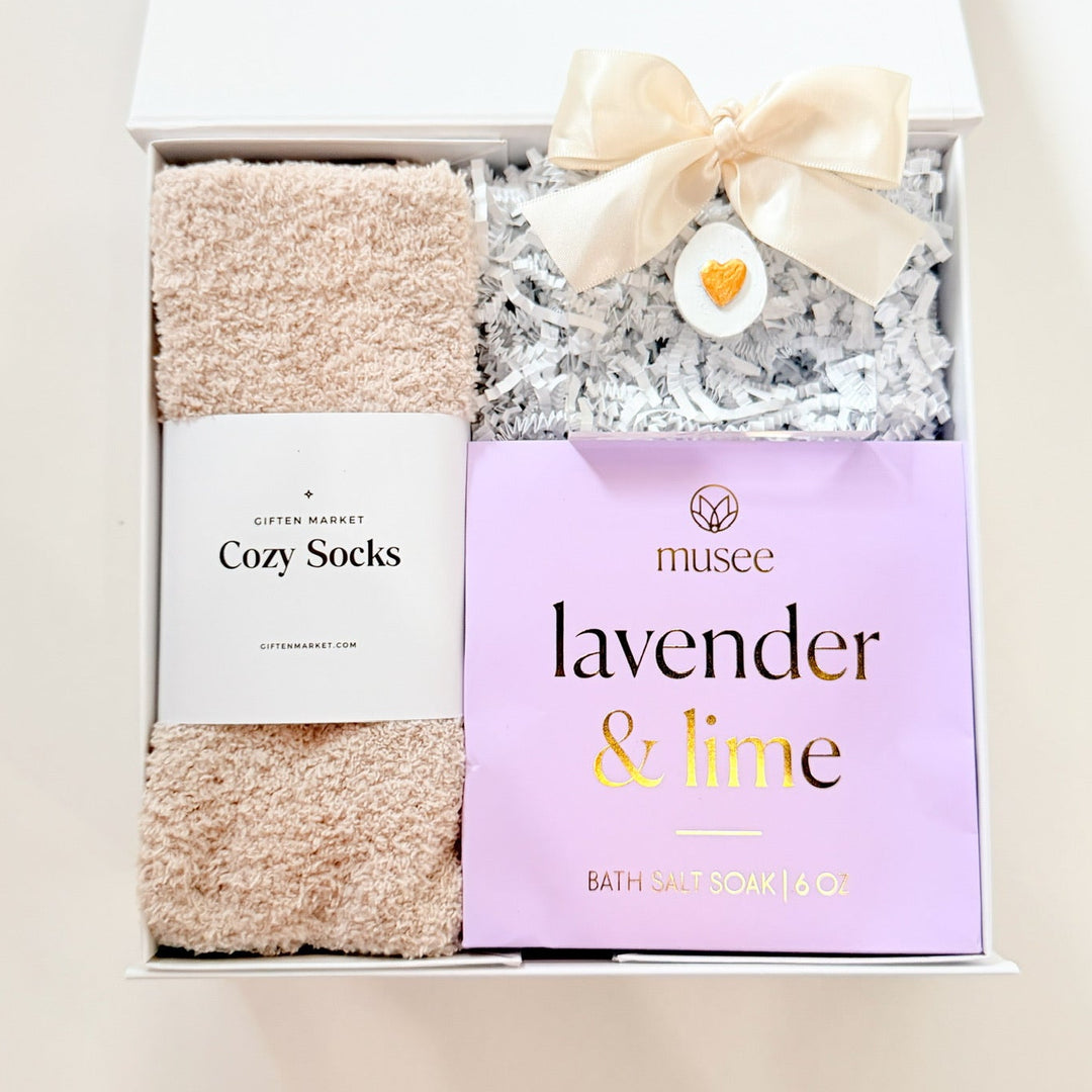 Gift set with Cozy Socks and Lavender & Lime Bath Bomb on a light background